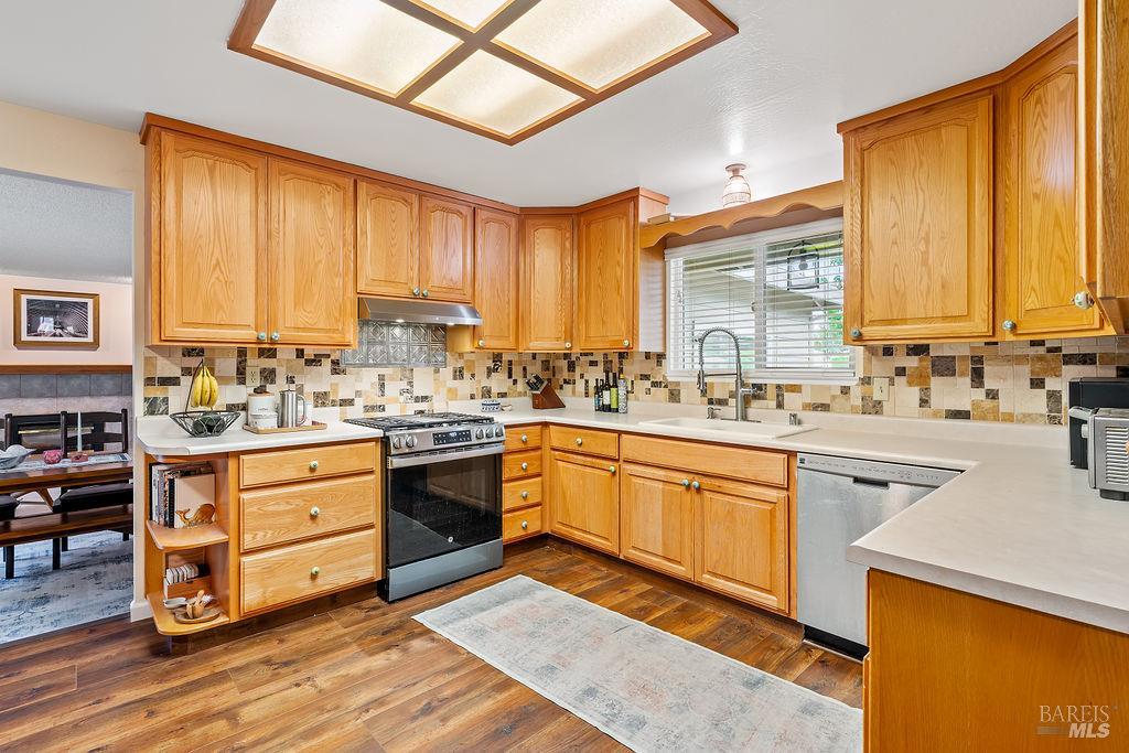 Detail Gallery Image 3 of 74 For 2635 Canterbury Dr, Santa Rosa,  CA 95405 - 3 Beds | 2 Baths