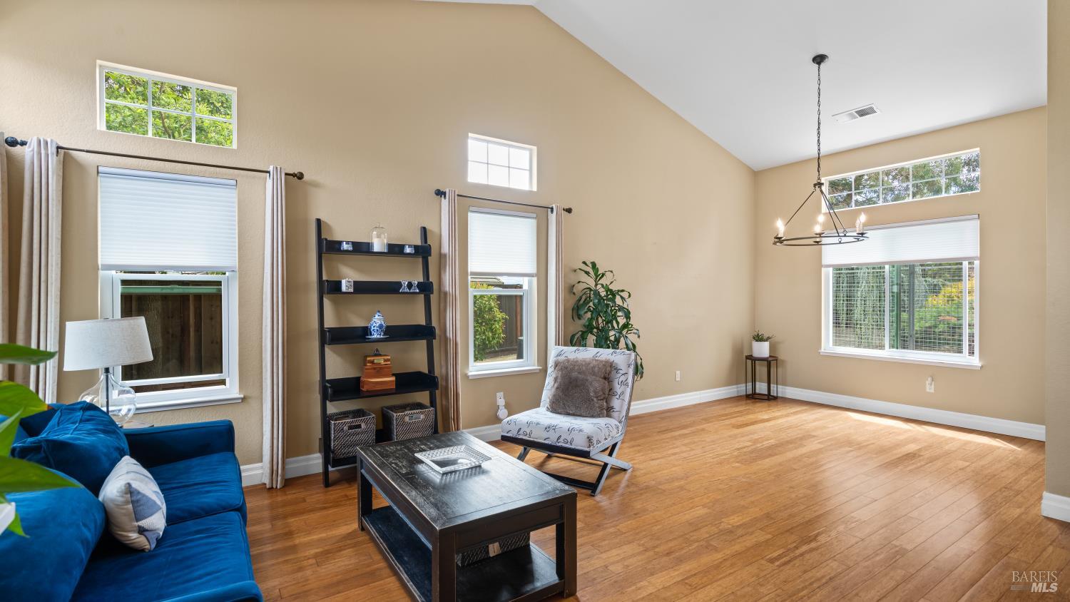 Detail Gallery Image 9 of 49 For 362 Allen Way, Benicia,  CA 94510 - 4 Beds | 3 Baths