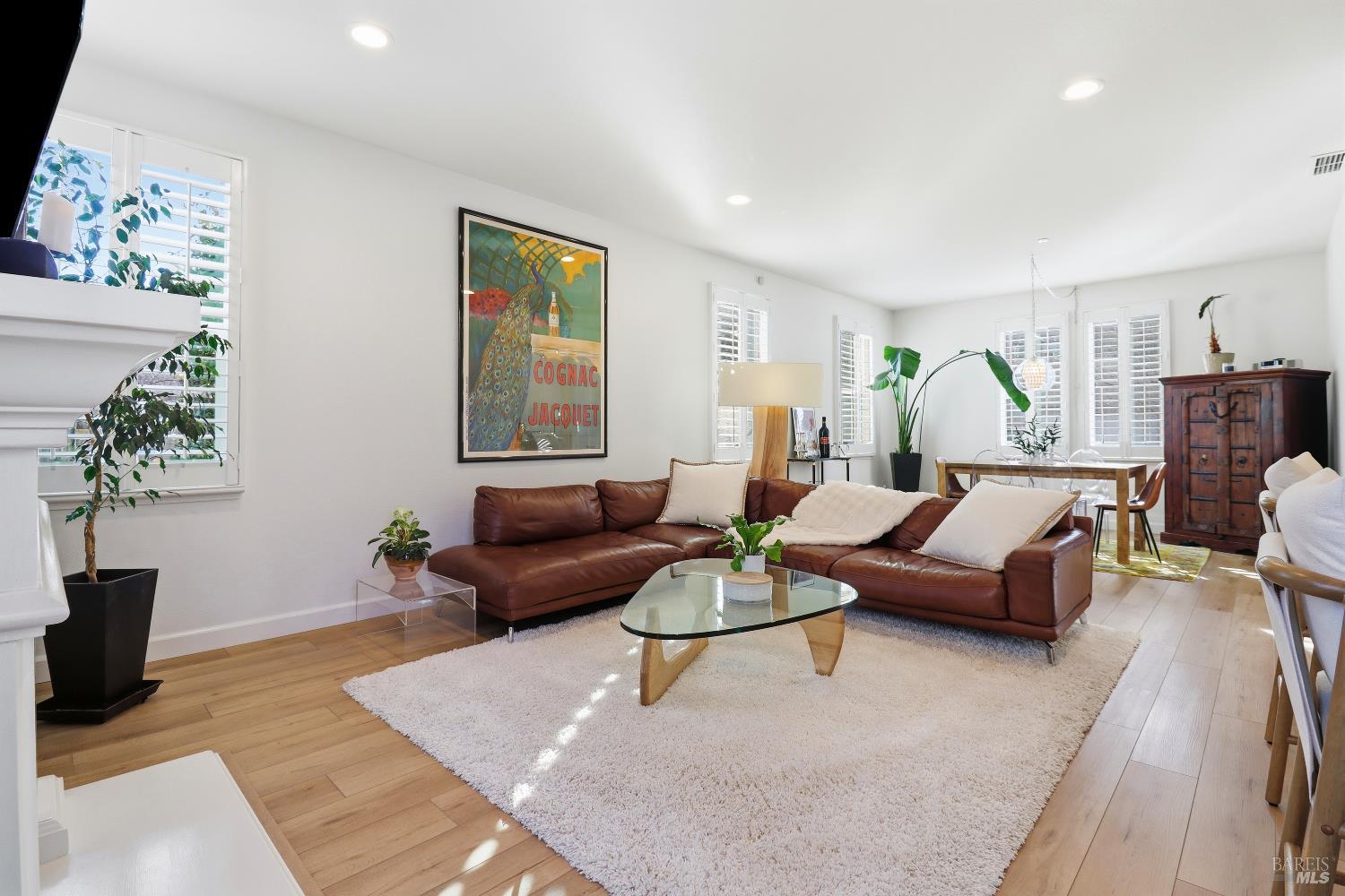 Detail Gallery Image 11 of 52 For 586 Sapphire St, Petaluma,  CA 94952 - 5 Beds | 3 Baths