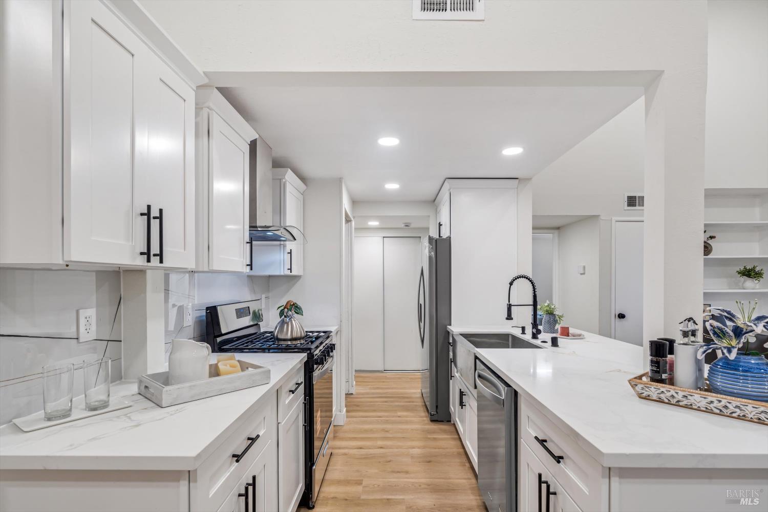 Detail Gallery Image 13 of 23 For 102 Dartmouth Ave, Vallejo,  CA 94589 - 4 Beds | 2 Baths