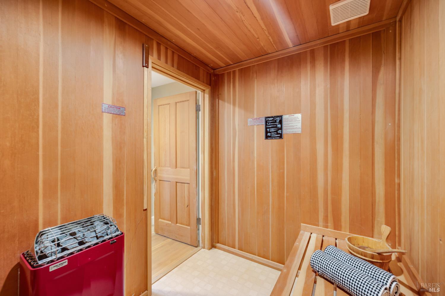 Detail Gallery Image 18 of 34 For 101 Garner Dr, Novato,  CA 94947 - 5 Beds | 4 Baths