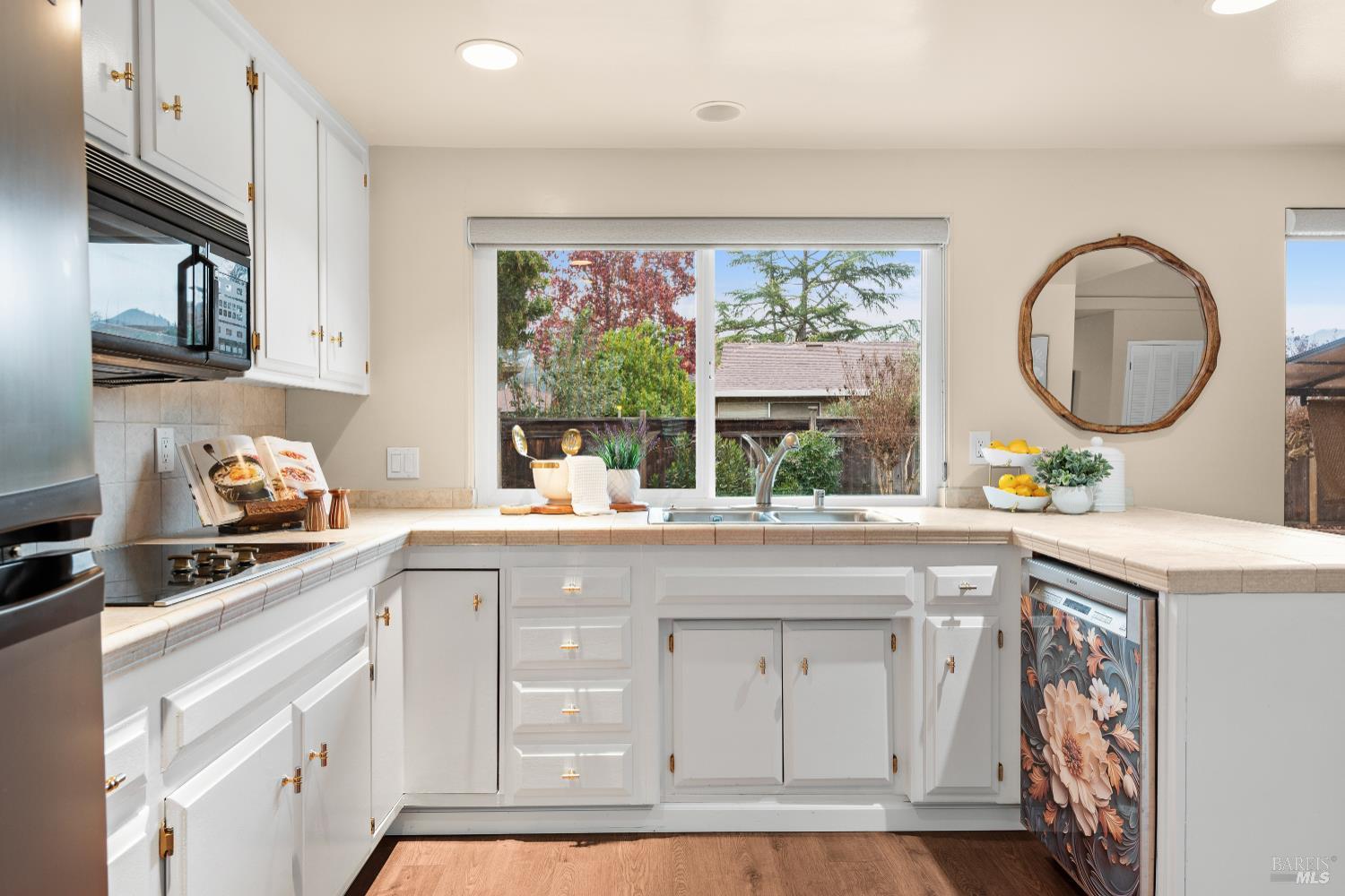 Detail Gallery Image 17 of 39 For 8853 Oak Trail Ct, Santa Rosa,  CA 95409 - 2 Beds | 2 Baths