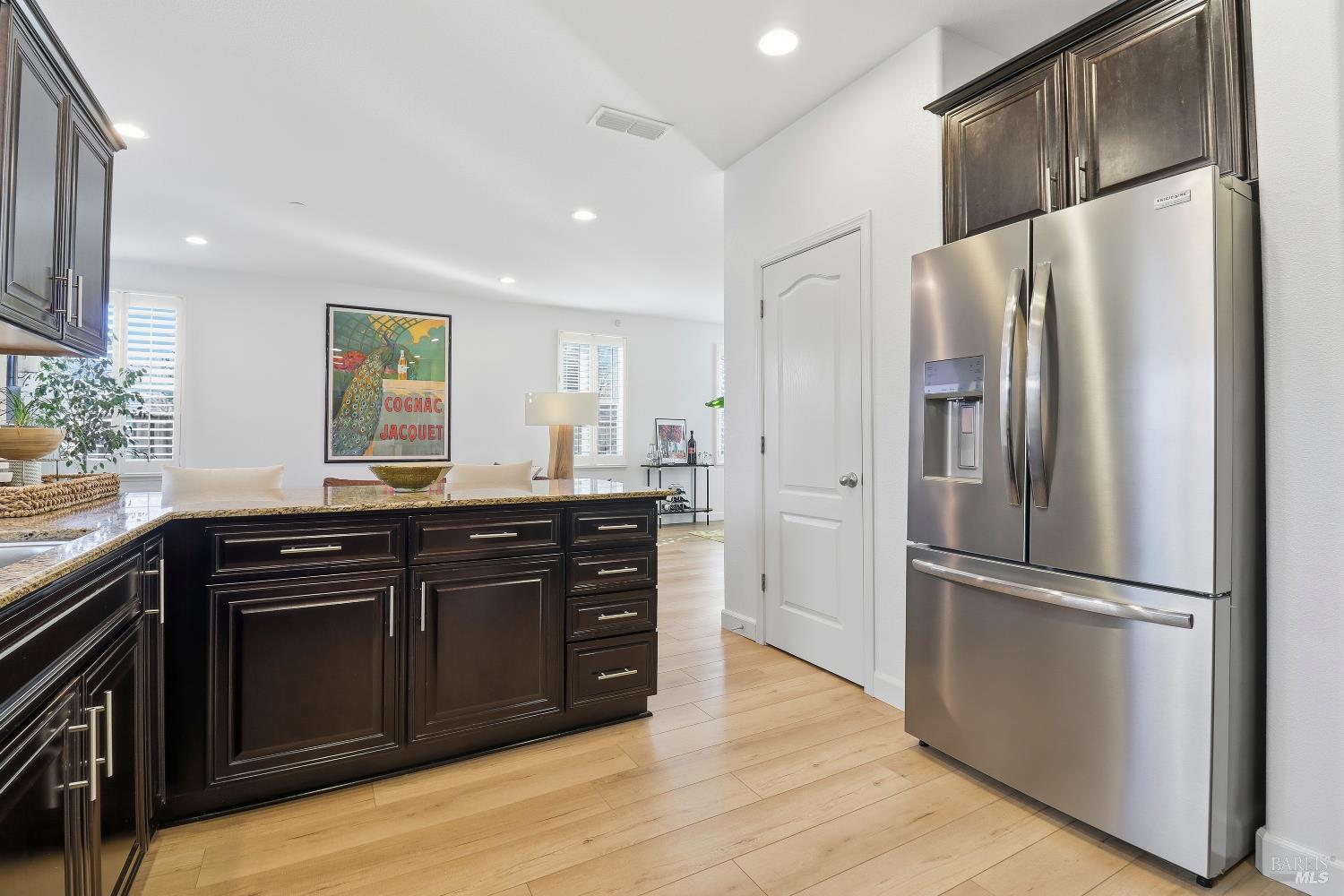 Detail Gallery Image 18 of 52 For 586 Sapphire St, Petaluma,  CA 94952 - 5 Beds | 3 Baths