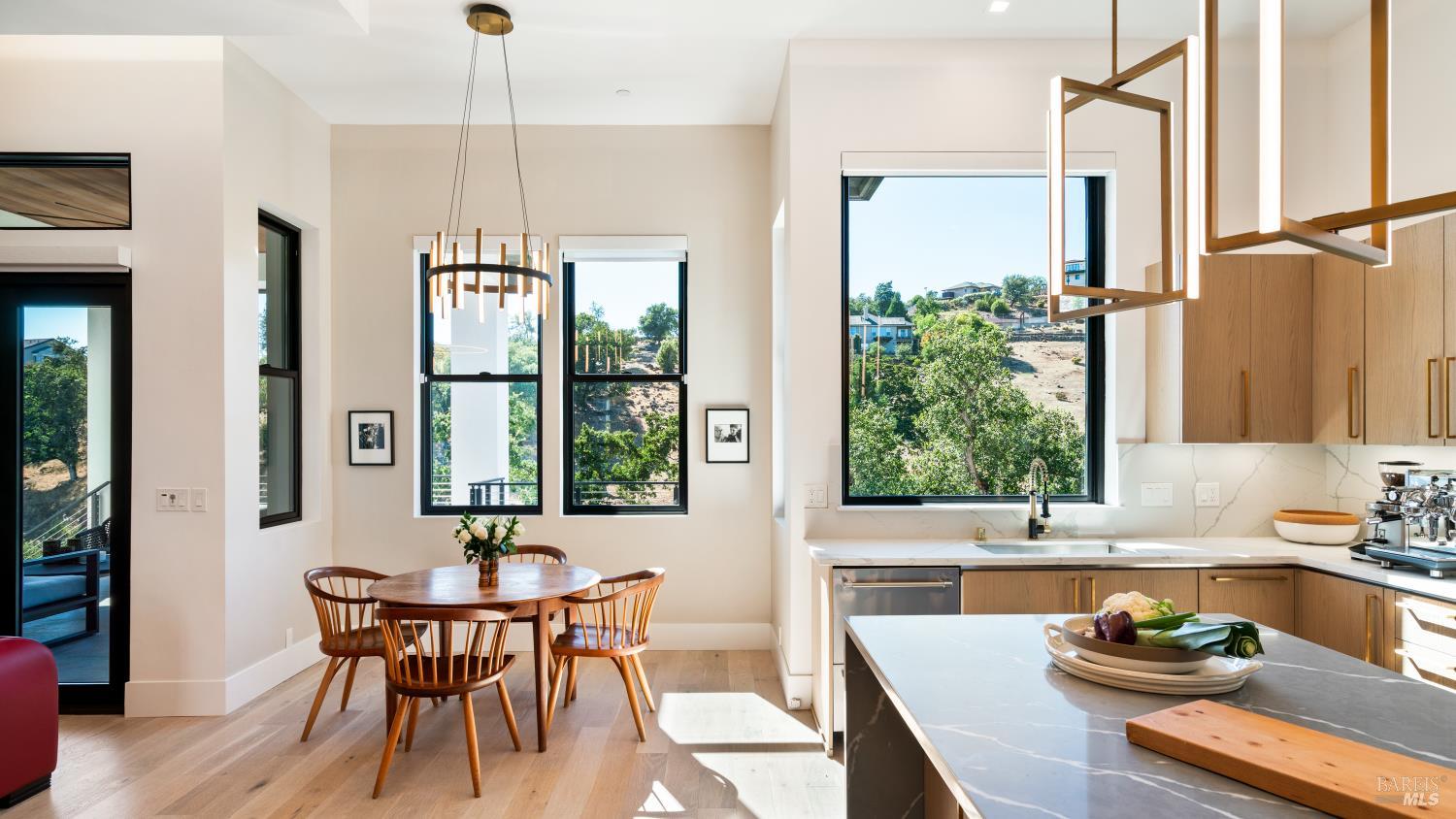 Detail Gallery Image 18 of 49 For 3735 Lakebriar Pl, Santa Rosa,  CA 95403 - 4 Beds | 4 Baths