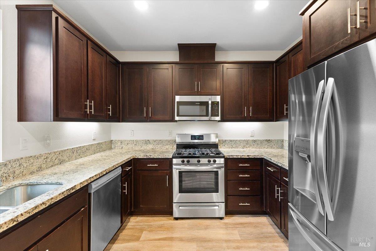 Detail Gallery Image 10 of 30 For 309 Sejong Ln, Santa Rosa,  CA 95403 - 3 Beds | 2/1 Baths