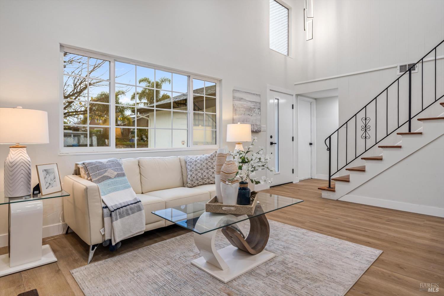 Detail Gallery Image 5 of 23 For 102 Dartmouth Ave, Vallejo,  CA 94589 - 4 Beds | 2 Baths