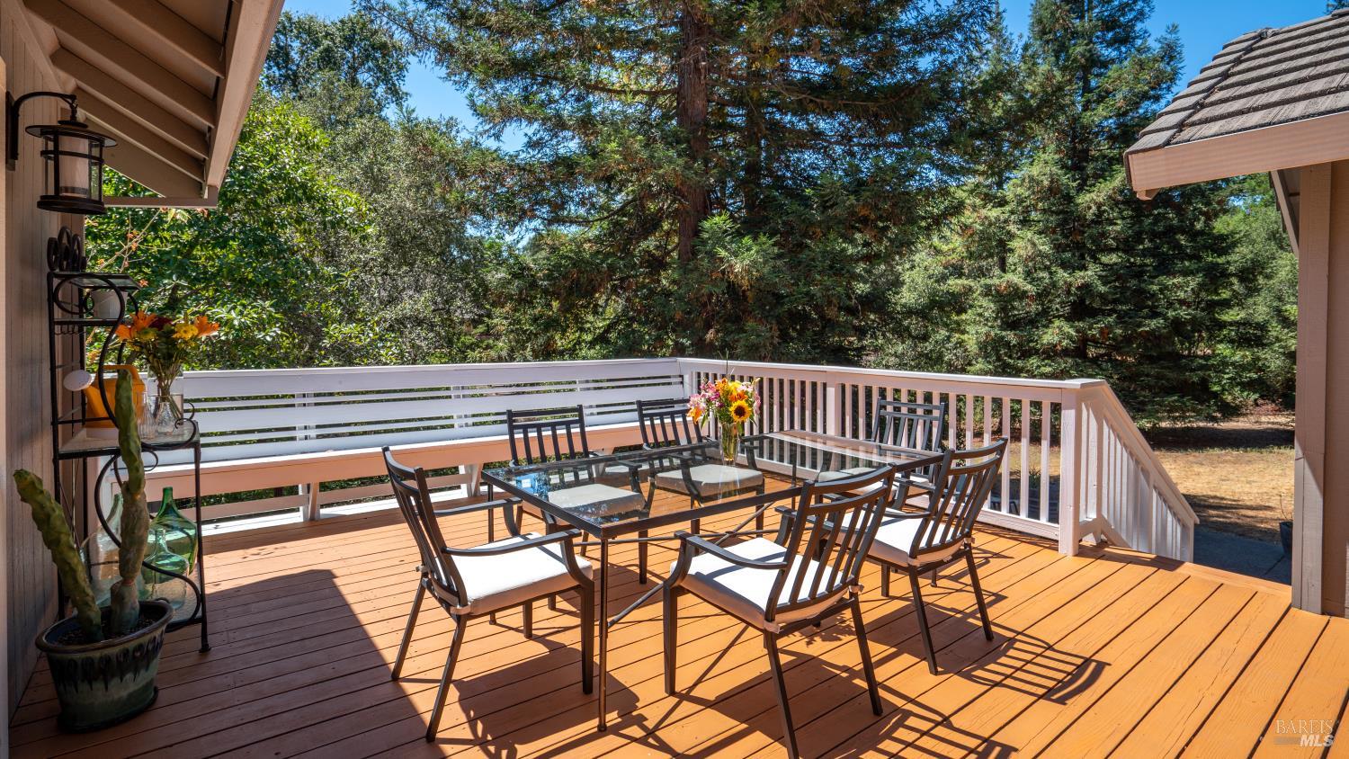 Detail Gallery Image 19 of 29 For 219 Burgundy Rd, Healdsburg,  CA 95448 - 4 Beds | 2 Baths