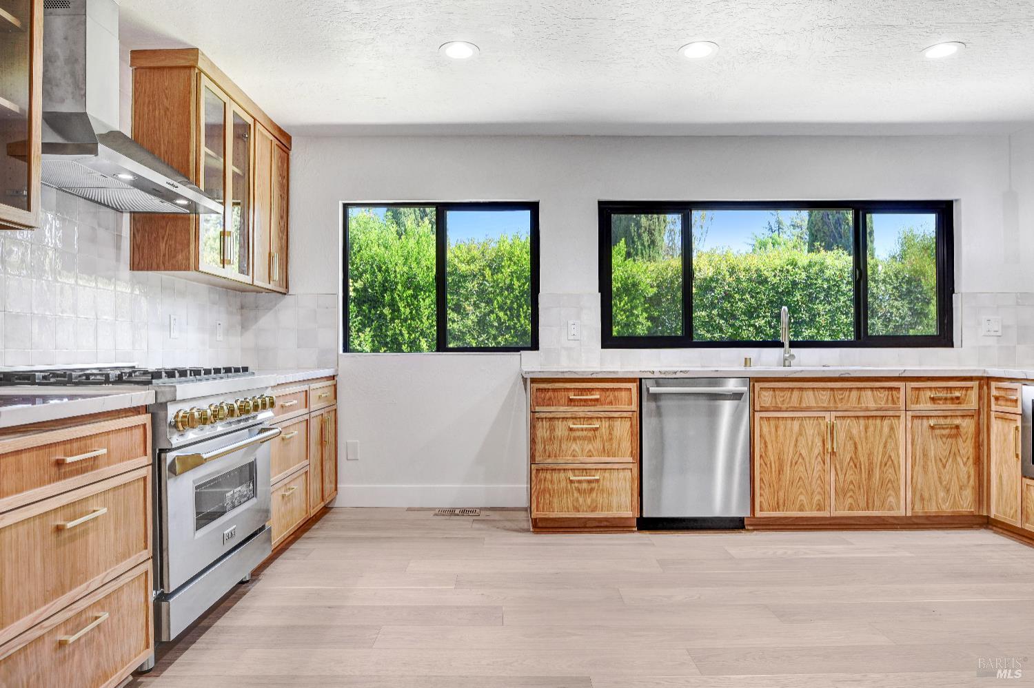 Detail Gallery Image 15 of 51 For 690 Hudson Ct, Sonoma,  CA 95476 - 4 Beds | 3 Baths