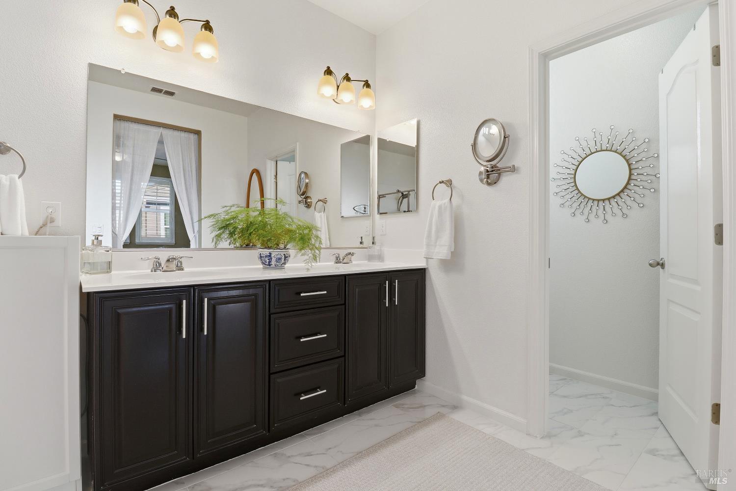 Detail Gallery Image 34 of 52 For 586 Sapphire St, Petaluma,  CA 94952 - 5 Beds | 3 Baths