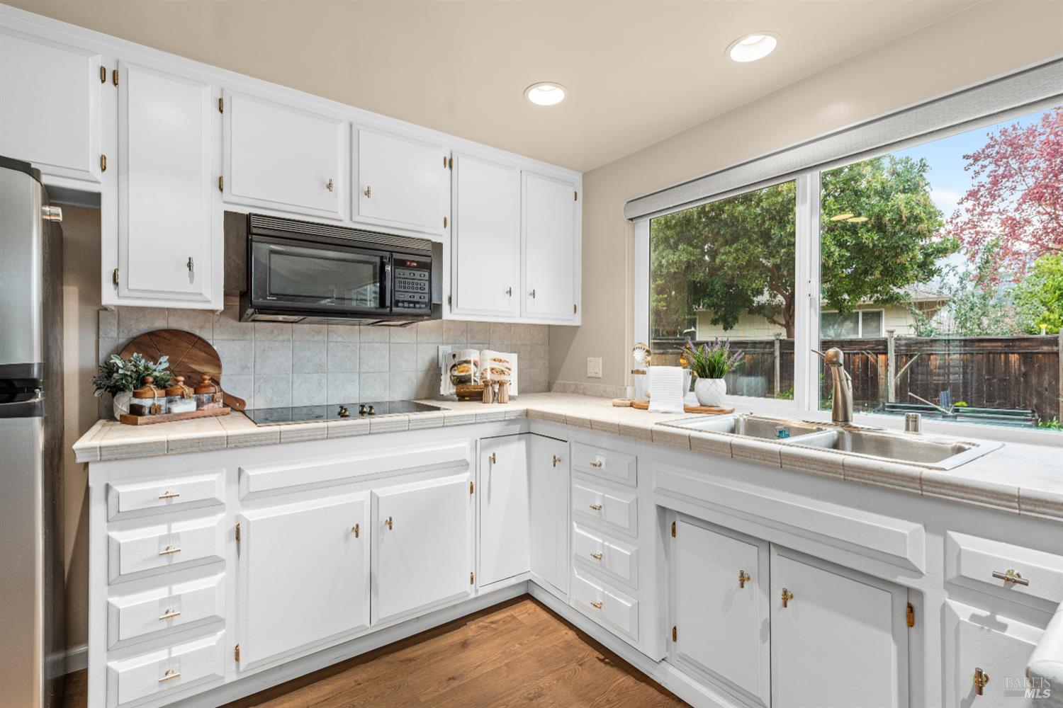 Detail Gallery Image 16 of 39 For 8853 Oak Trail Ct, Santa Rosa,  CA 95409 - 2 Beds | 2 Baths