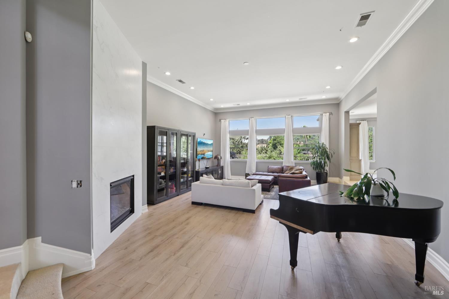 Detail Gallery Image 8 of 70 For 5969 Vista Rdgs, Santa Rosa,  CA 95409 - 5 Beds | 3/1 Baths