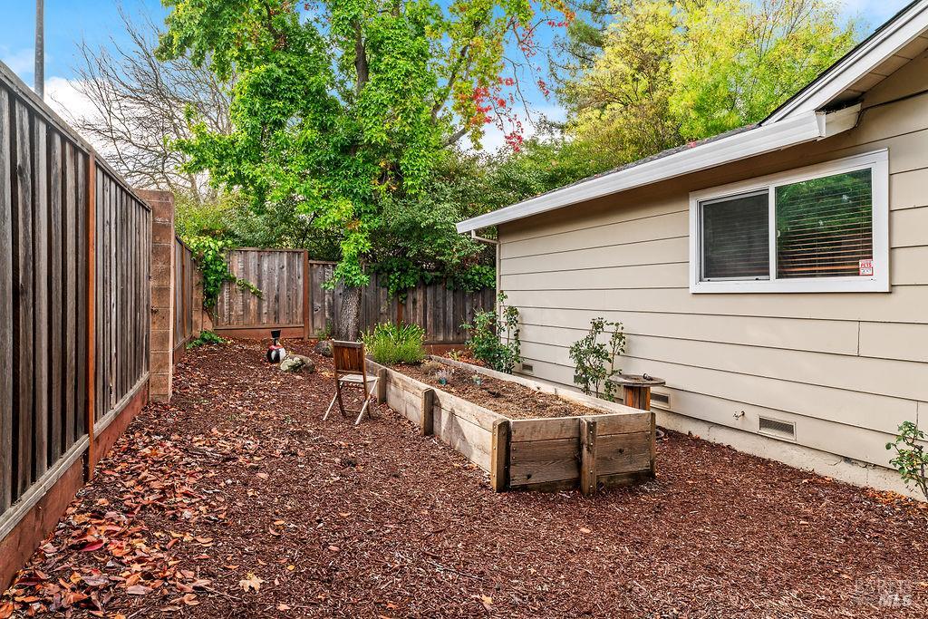 Detail Gallery Image 68 of 74 For 2635 Canterbury Dr, Santa Rosa,  CA 95405 - 3 Beds | 2 Baths