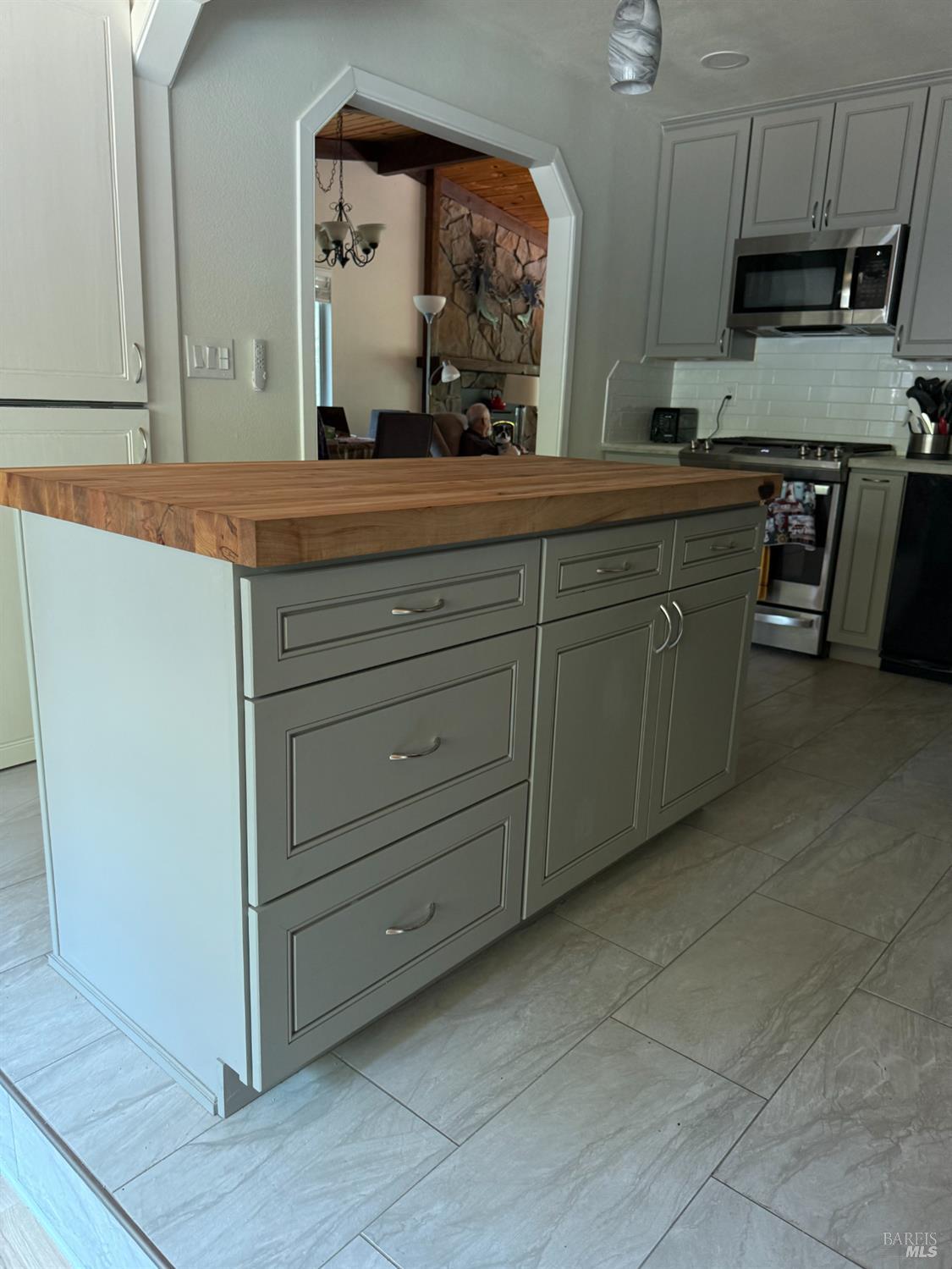 Detail Gallery Image 6 of 29 For 31300 Sherwood Rd, Willits,  CA 95490 - 4 Beds | 3 Baths