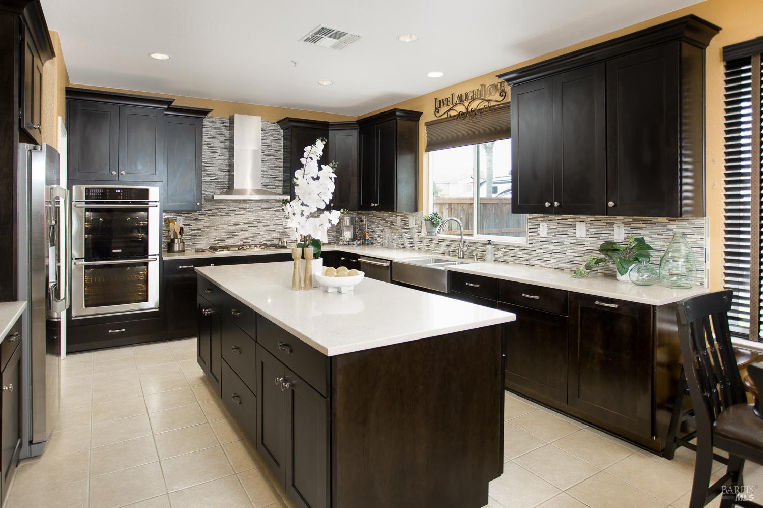 Detail Gallery Image 3 of 69 For 1440 Folsom Downs Cir, Dixon,  CA 95620 - 5 Beds | 3/1 Baths