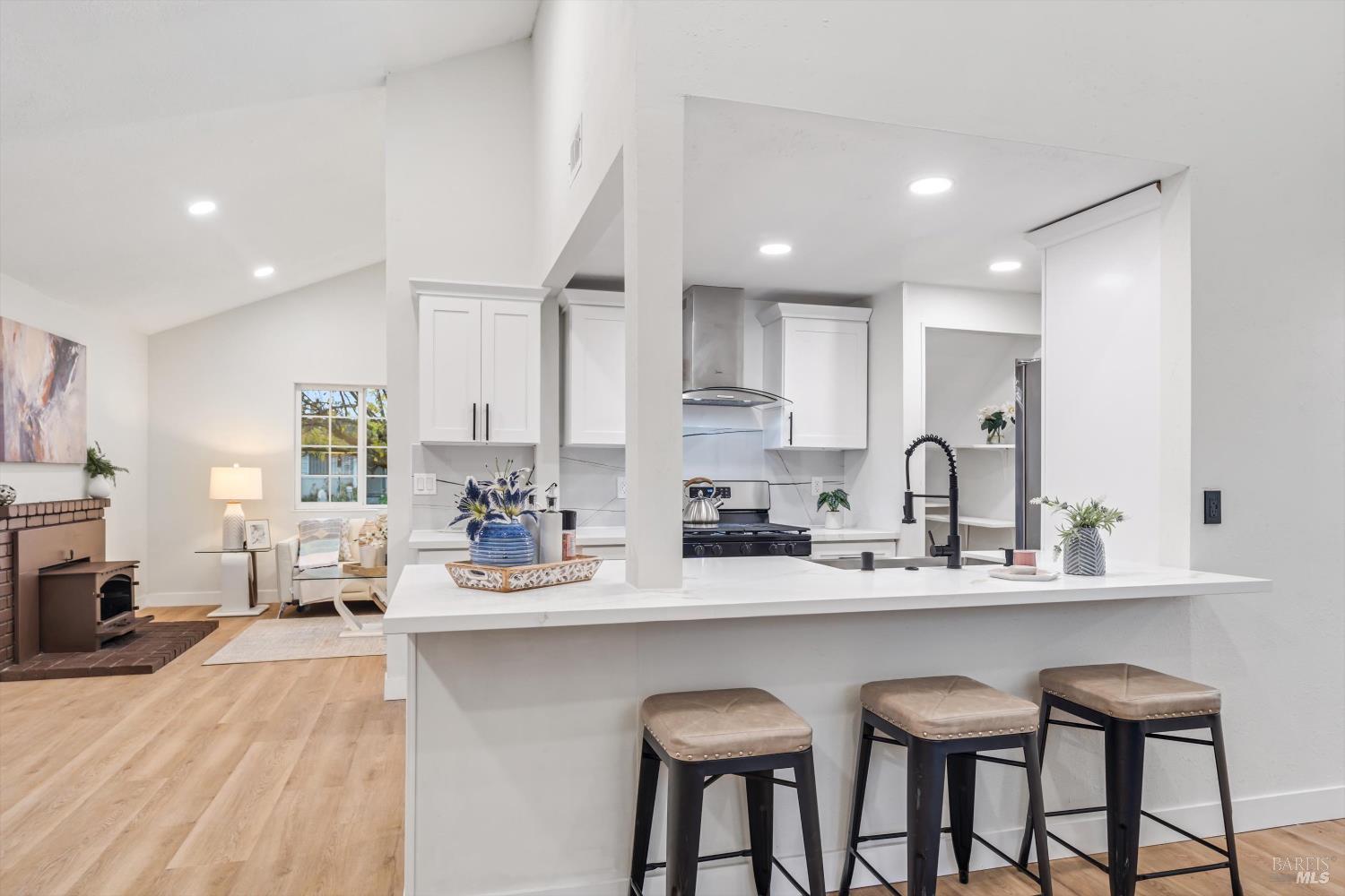 Detail Gallery Image 9 of 23 For 102 Dartmouth Ave, Vallejo,  CA 94589 - 4 Beds | 2 Baths