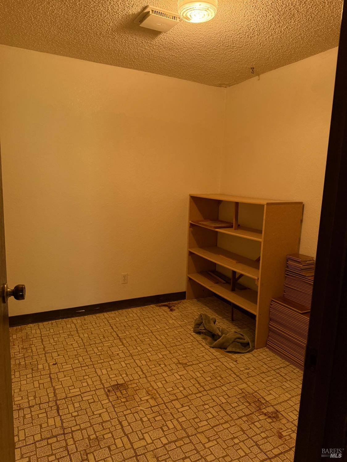 Detail Gallery Image 28 of 29 For 31300 Sherwood Rd, Willits,  CA 95490 - 4 Beds | 3 Baths