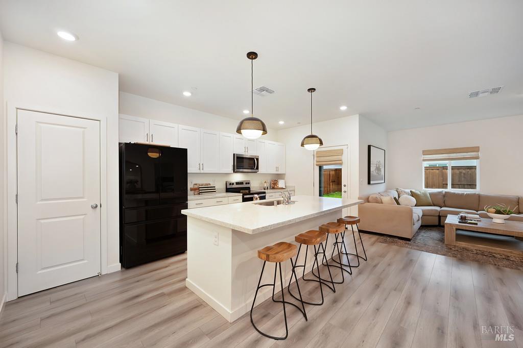 Detail Gallery Image 14 of 40 For 1770 Butterfly Ln, Dixon,  CA 95620 - 3 Beds | 2 Baths