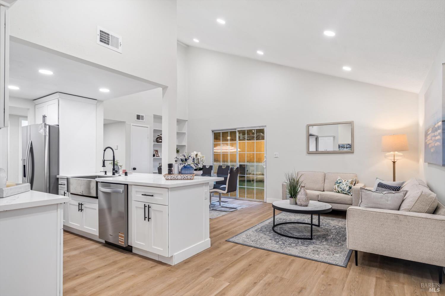 Detail Gallery Image 6 of 23 For 102 Dartmouth Ave, Vallejo,  CA 94589 - 4 Beds | 2 Baths