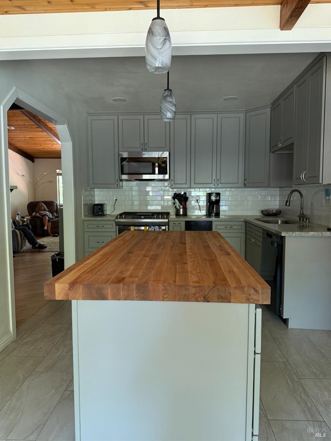 Detail Gallery Image 7 of 29 For 31300 Sherwood Rd, Willits,  CA 95490 - 4 Beds | 3 Baths