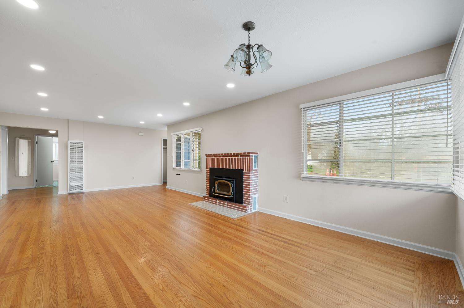 Detail Gallery Image 4 of 50 For 1 Griggs Ln, Napa,  CA 94558 - 2 Beds | 1/1 Baths