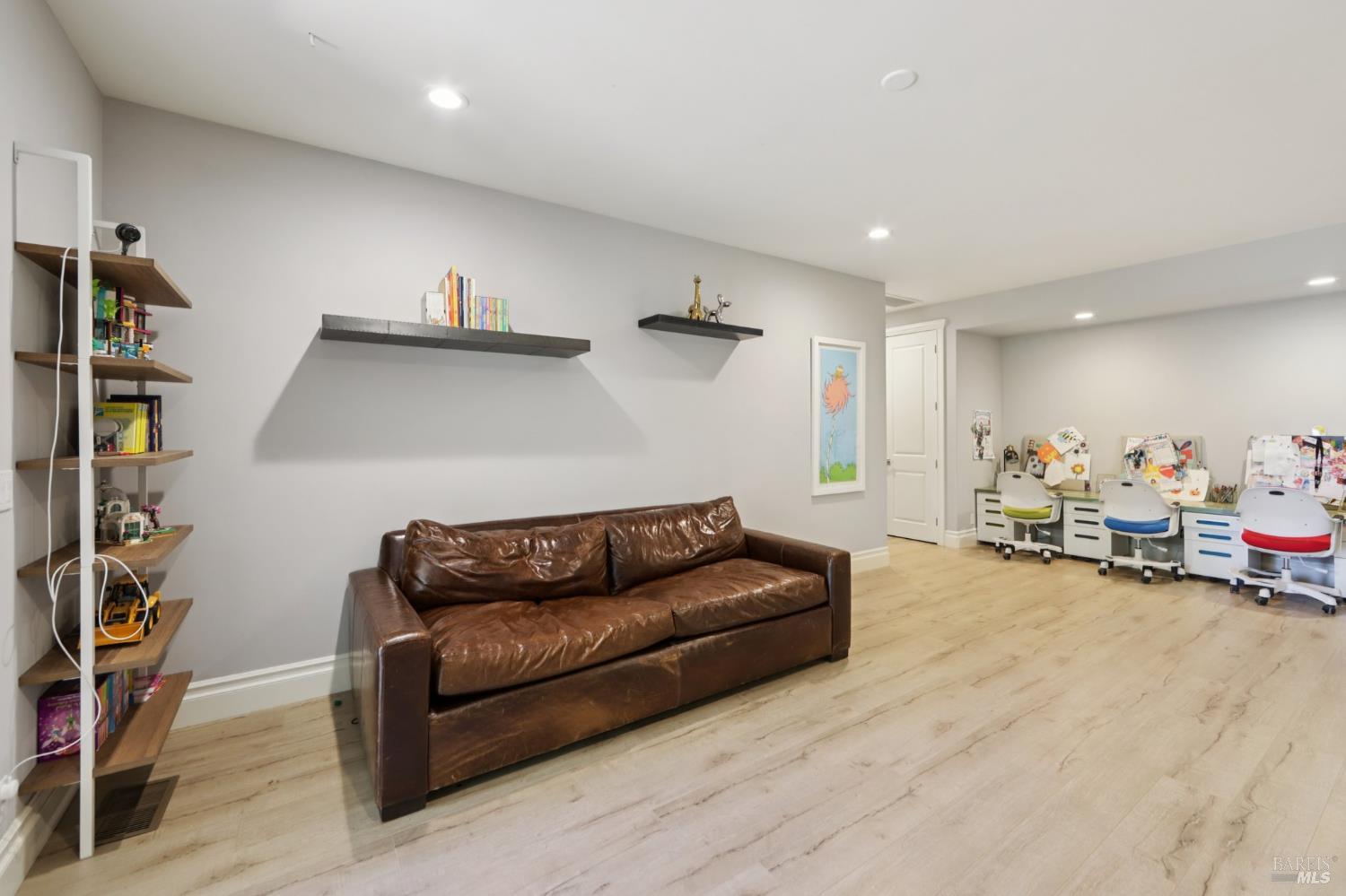 Detail Gallery Image 39 of 70 For 5969 Vista Rdgs, Santa Rosa,  CA 95409 - 5 Beds | 3/1 Baths