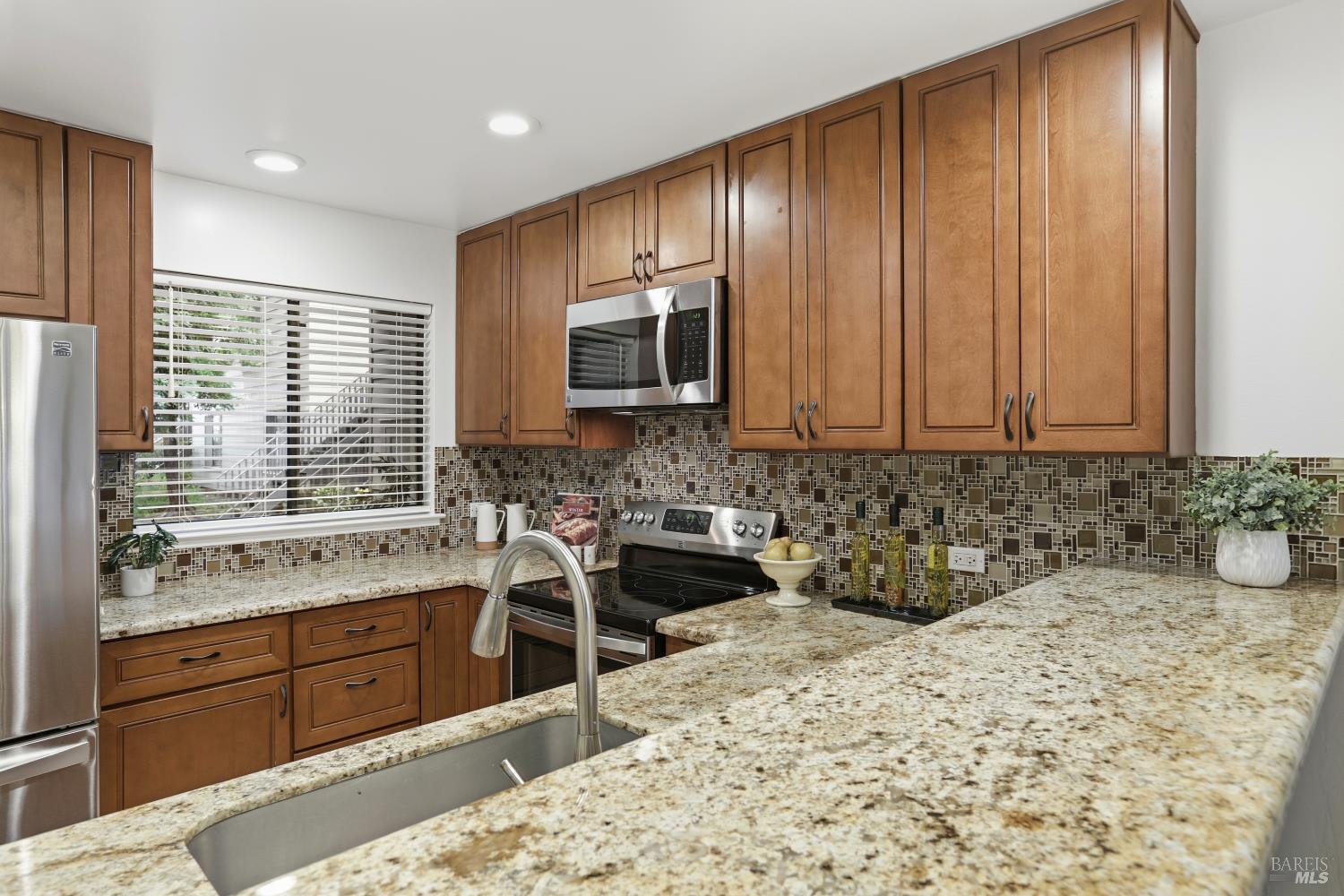 Detail Gallery Image 10 of 44 For 944 via Casitas Unkn, Greenbrae,  CA 94904 - 2 Beds | 2 Baths