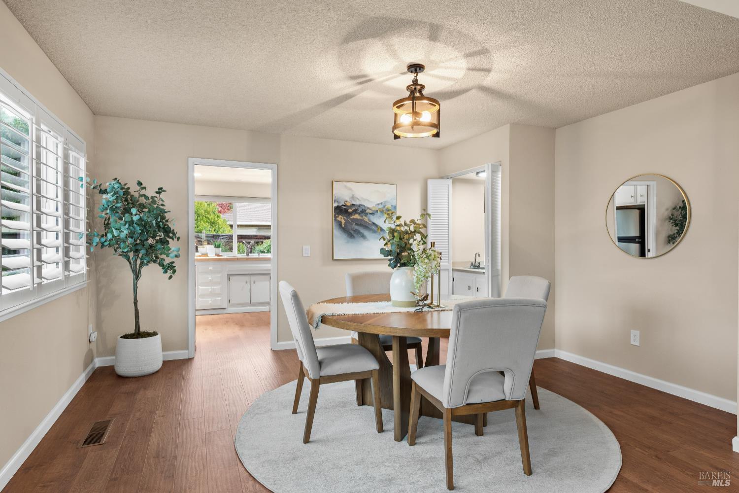 Detail Gallery Image 11 of 39 For 8853 Oak Trail Ct, Santa Rosa,  CA 95409 - 2 Beds | 2 Baths