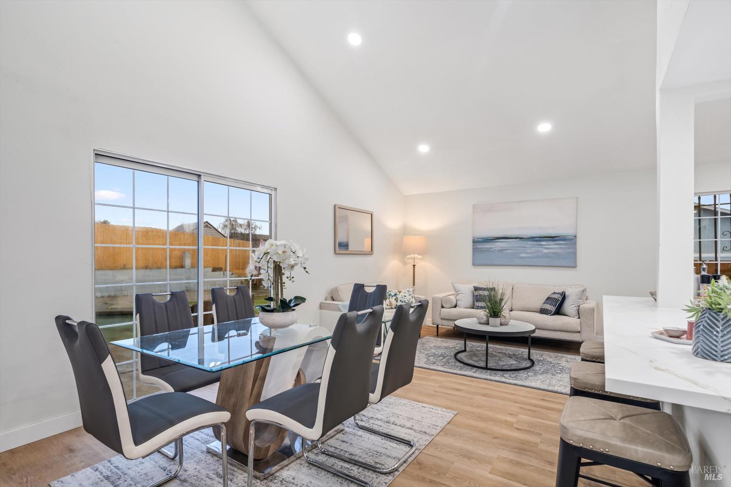 Detail Gallery Image 11 of 23 For 102 Dartmouth Ave, Vallejo,  CA 94589 - 4 Beds | 2 Baths