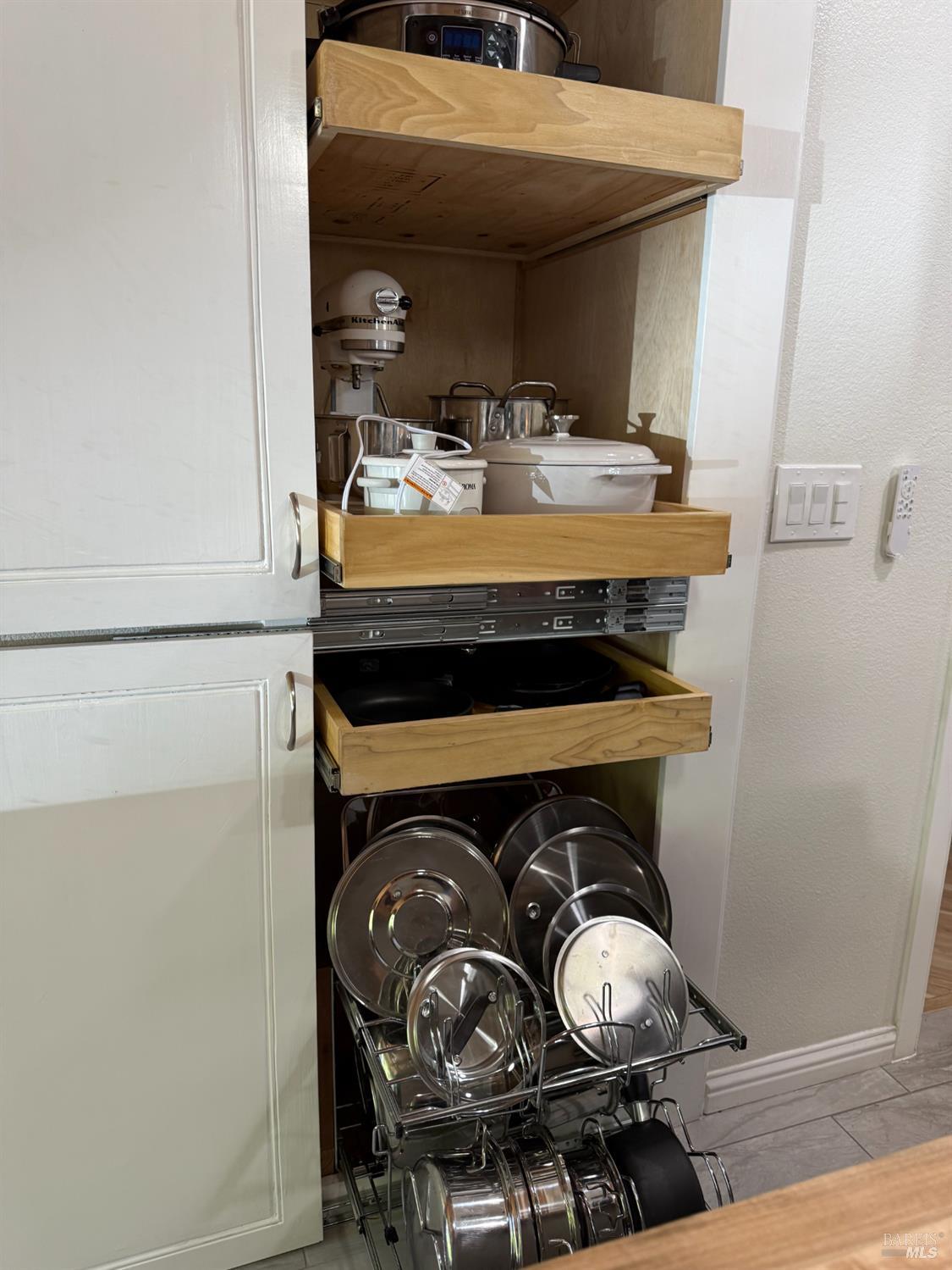 Detail Gallery Image 4 of 29 For 31300 Sherwood Rd, Willits,  CA 95490 - 4 Beds | 3 Baths