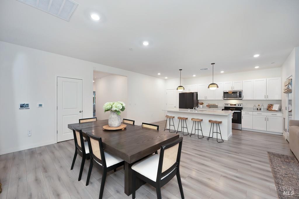 Detail Gallery Image 23 of 40 For 1770 Butterfly Ln, Dixon,  CA 95620 - 3 Beds | 2 Baths