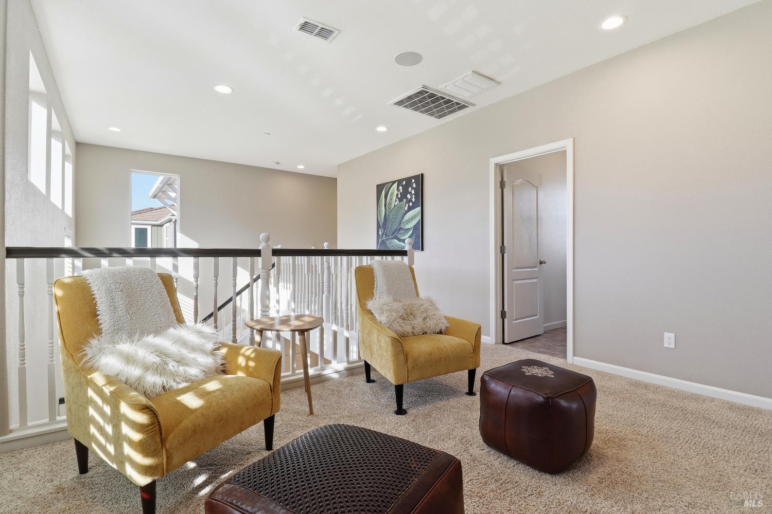 Detail Gallery Image 21 of 52 For 586 Sapphire St, Petaluma,  CA 94952 - 5 Beds | 3 Baths