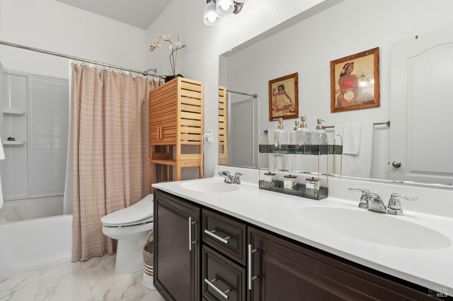 Detail Gallery Image 32 of 52 For 586 Sapphire St, Petaluma,  CA 94952 - 5 Beds | 3 Baths