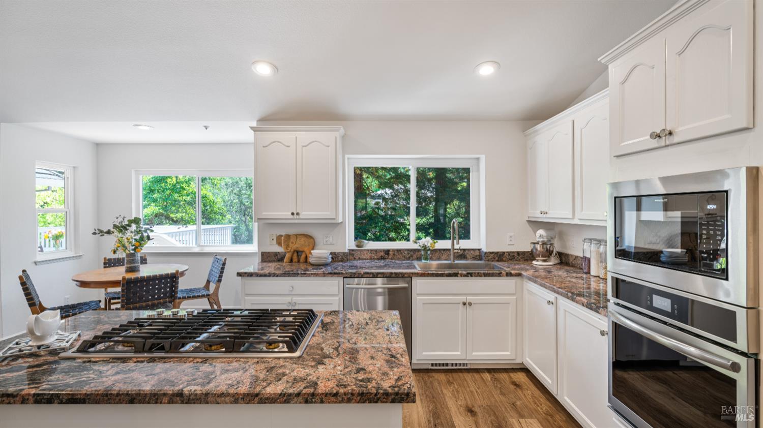 Detail Gallery Image 8 of 29 For 219 Burgundy Rd, Healdsburg,  CA 95448 - 4 Beds | 2 Baths