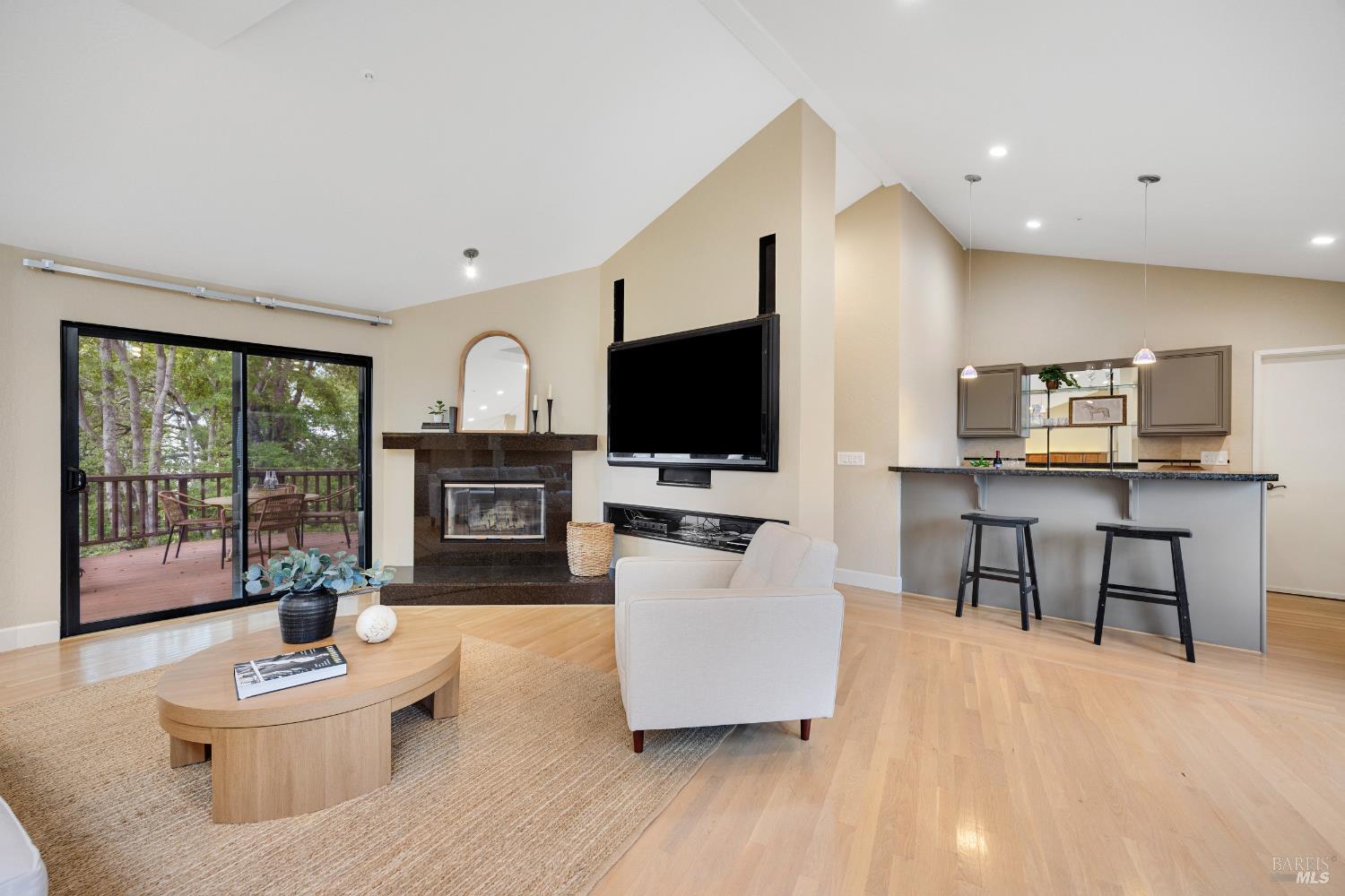 Detail Gallery Image 11 of 34 For 101 Garner Dr, Novato,  CA 94947 - 5 Beds | 4 Baths