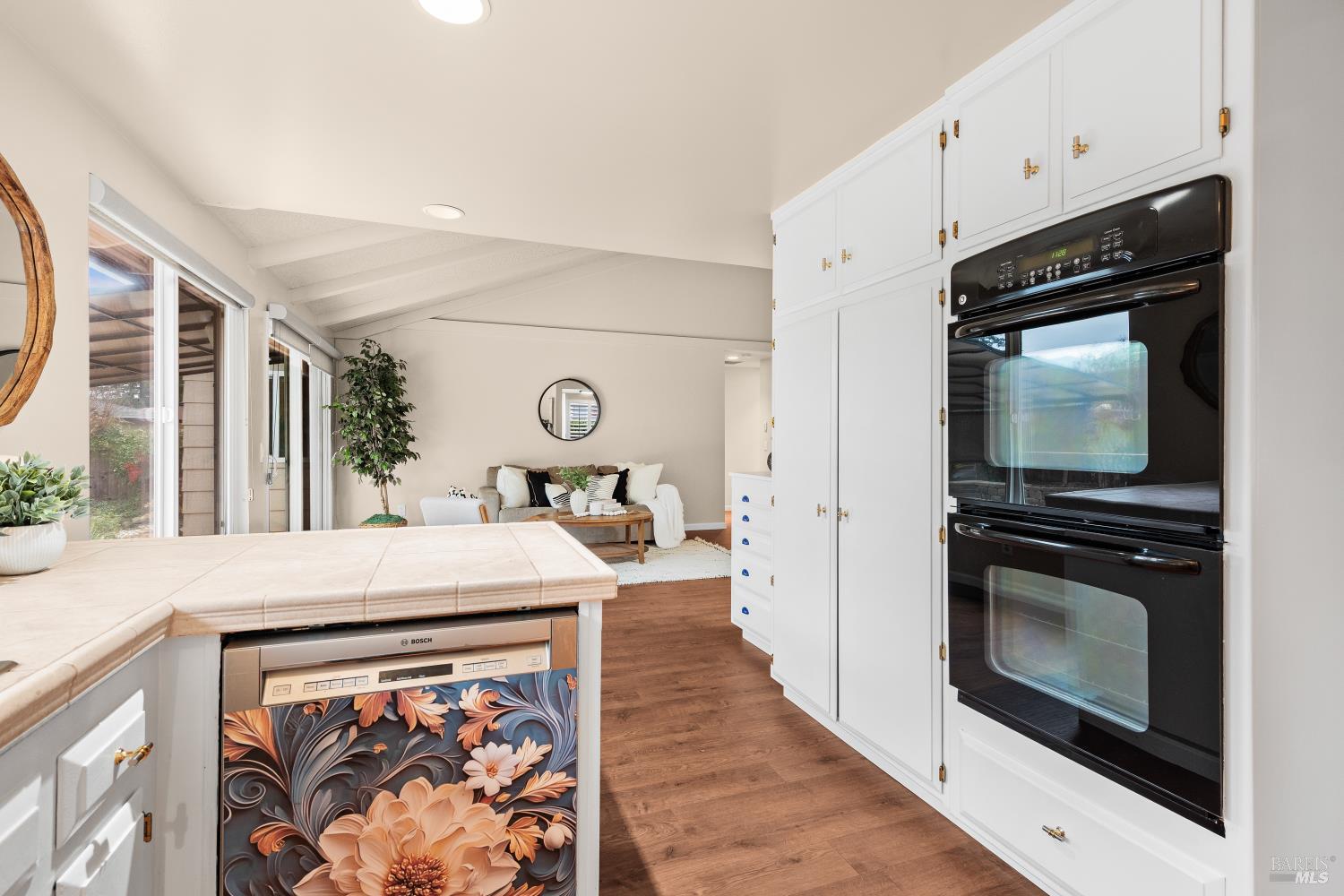 Detail Gallery Image 18 of 39 For 8853 Oak Trail Ct, Santa Rosa,  CA 95409 - 2 Beds | 2 Baths