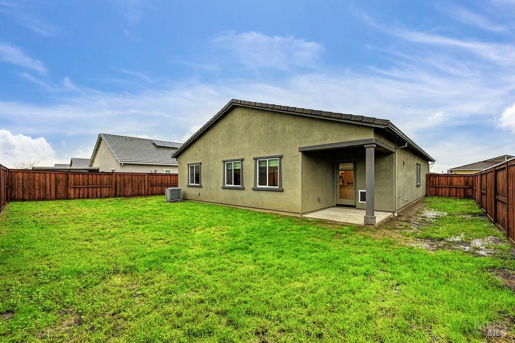 Detail Gallery Image 36 of 40 For 1770 Butterfly Ln, Dixon,  CA 95620 - 3 Beds | 2 Baths