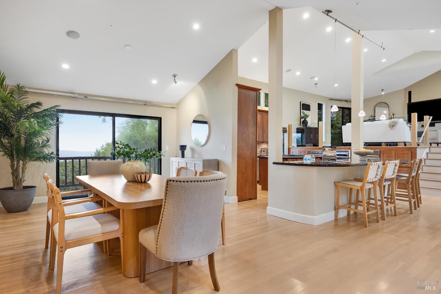 Detail Gallery Image 5 of 34 For 101 Garner Dr, Novato,  CA 94947 - 5 Beds | 4 Baths