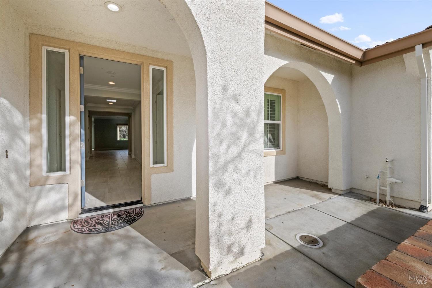 Detail Gallery Image 5 of 74 For 2036 Newcastle Dr, Vacaville,  CA 95687 - 3 Beds | 3 Baths