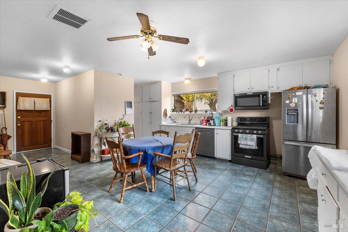 Detail Gallery Image 19 of 43 For 911 Harold Ln, Healdsburg,  CA 95448 - 3 Beds | 2 Baths