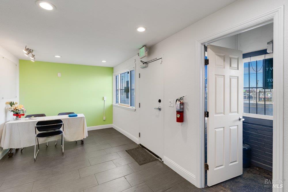 Detail Gallery Image 9 of 43 For 1966 Broadway St, Vallejo,  CA 94589 - – Beds | – Baths