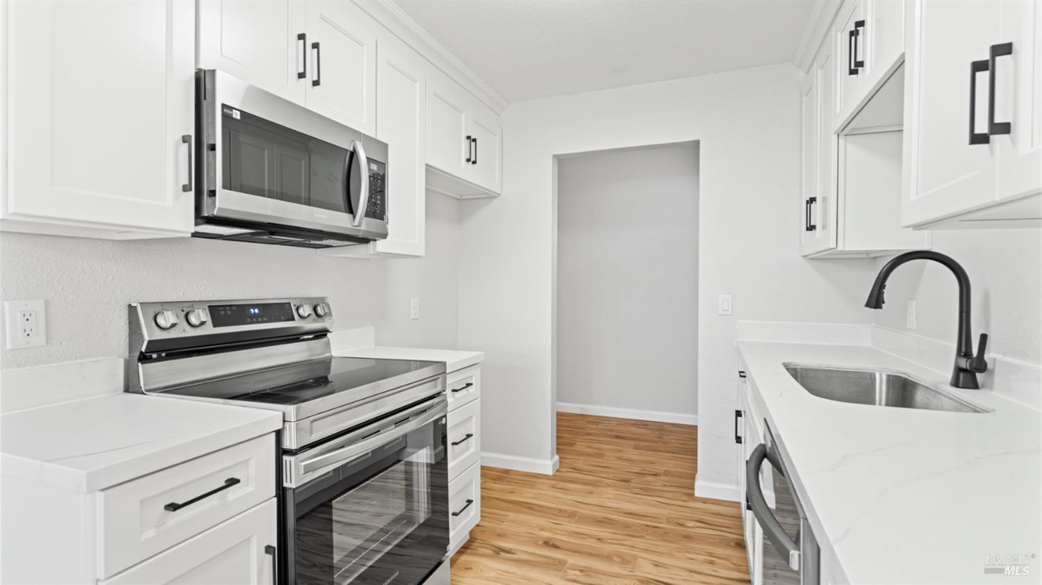 Detail Gallery Image 5 of 30 For 70 Manzanita Dr, Vacaville,  CA 95688 - 4 Beds | 2 Baths