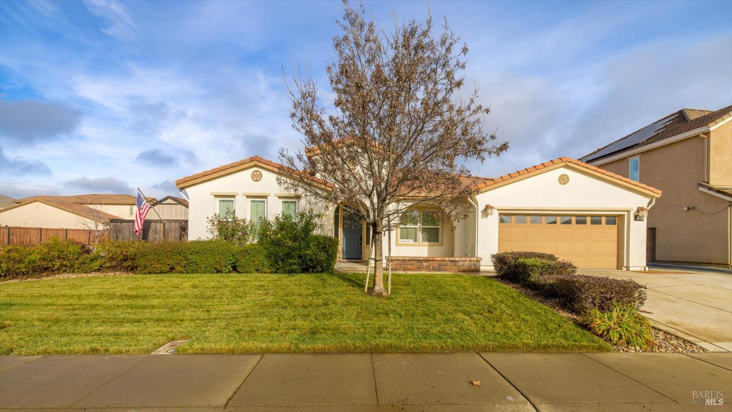 Detail Gallery Image 4 of 74 For 2036 Newcastle Dr, Vacaville,  CA 95687 - 3 Beds | 3 Baths