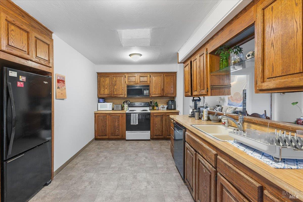 Detail Gallery Image 12 of 43 For 911 Harold Ln, Healdsburg,  CA 95448 - 3 Beds | 2 Baths