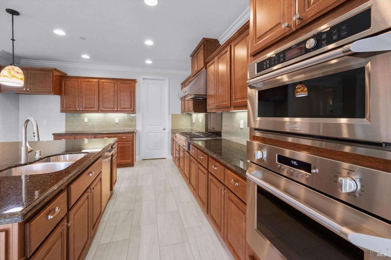 Detail Gallery Image 44 of 74 For 2036 Newcastle Dr, Vacaville,  CA 95687 - 3 Beds | 3 Baths