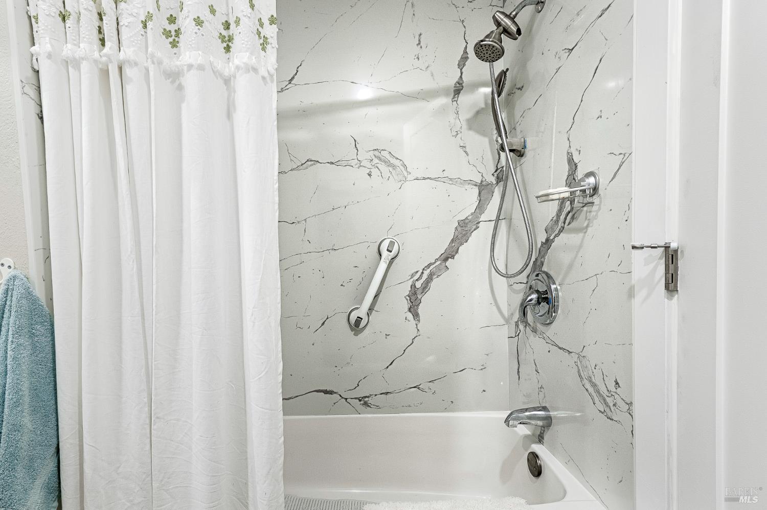 Detail Gallery Image 14 of 26 For 211 Apple Ln, Rohnert Park,  CA 94928 - 2 Beds | 2 Baths