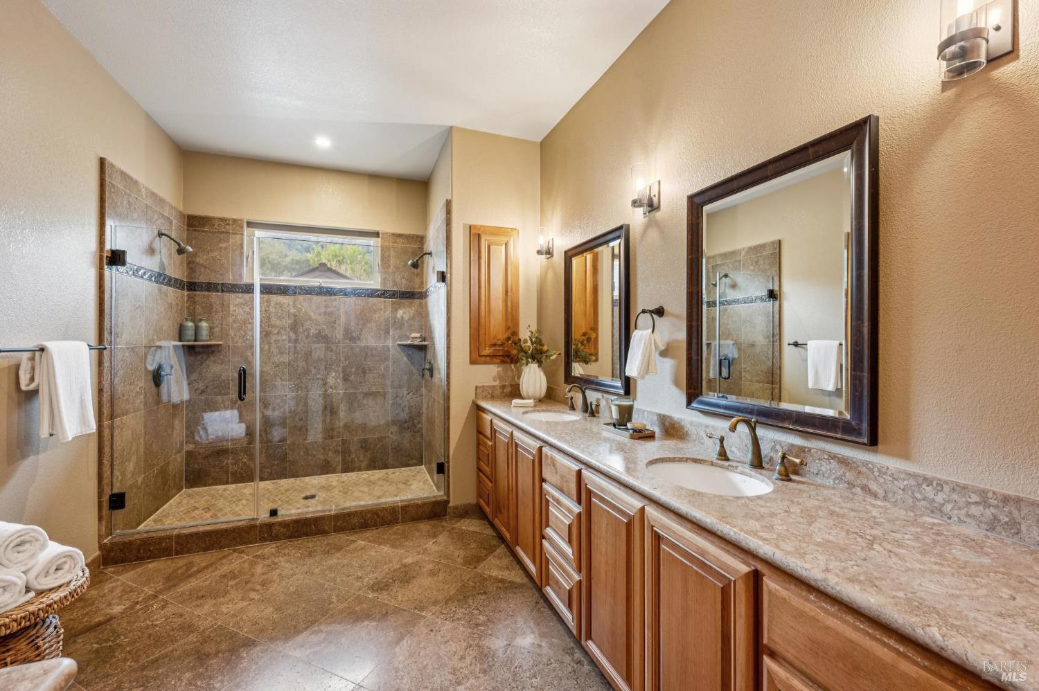 Detail Gallery Image 25 of 40 For 548 Fairway Dr, Novato,  CA 94949 - 5 Beds | 5 Baths