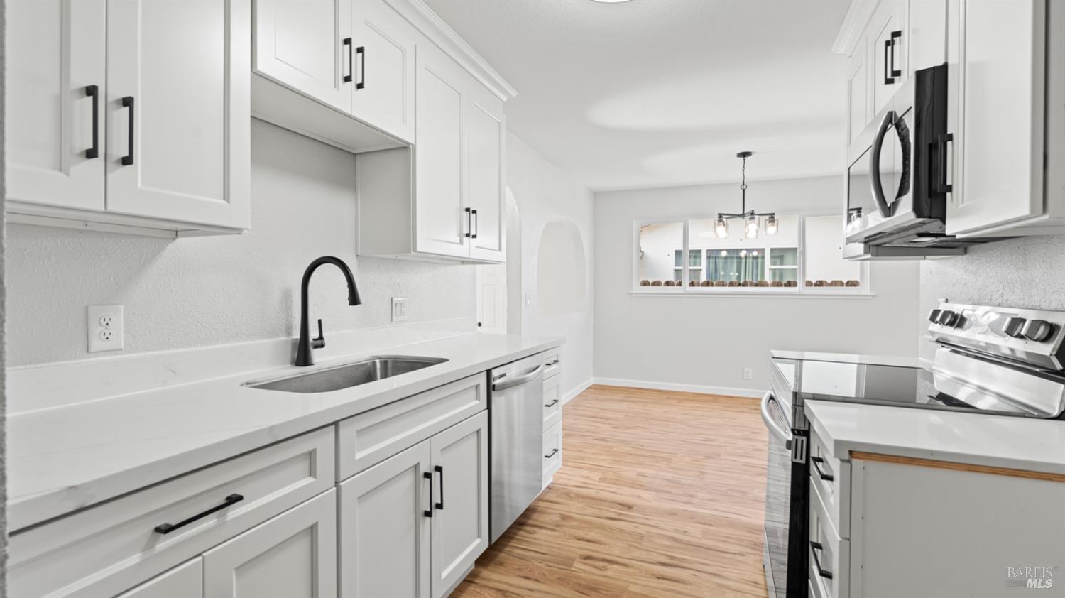 Detail Gallery Image 4 of 30 For 70 Manzanita Dr, Vacaville,  CA 95688 - 4 Beds | 2 Baths