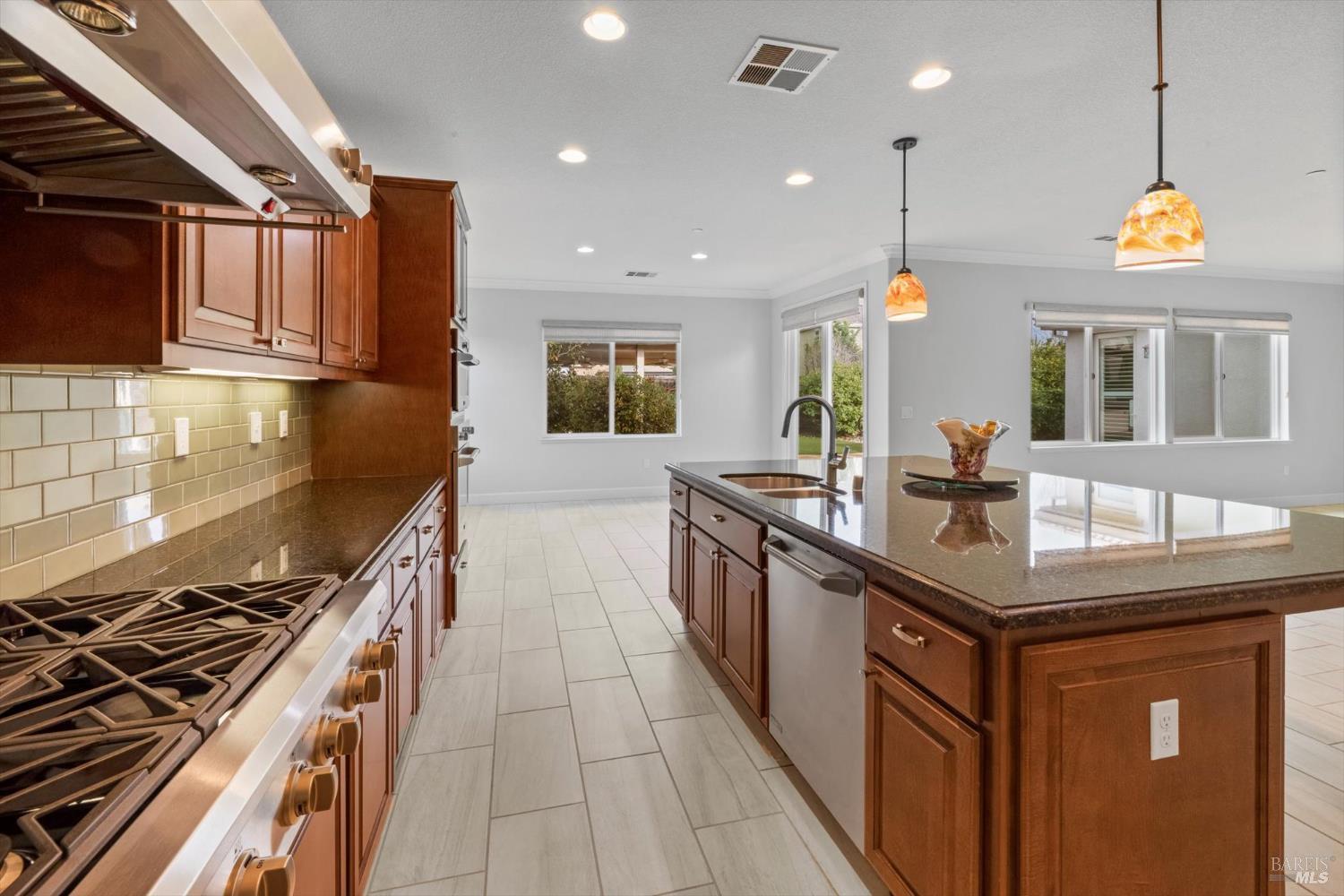 Detail Gallery Image 49 of 74 For 2036 Newcastle Dr, Vacaville,  CA 95687 - 3 Beds | 3 Baths