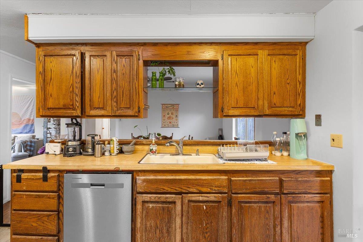 Detail Gallery Image 10 of 43 For 911 Harold Ln, Healdsburg,  CA 95448 - 3 Beds | 2 Baths