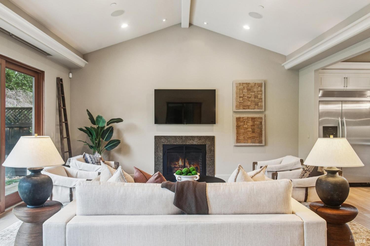 Detail Gallery Image 21 of 40 For 548 Fairway Dr, Novato,  CA 94949 - 5 Beds | 5 Baths